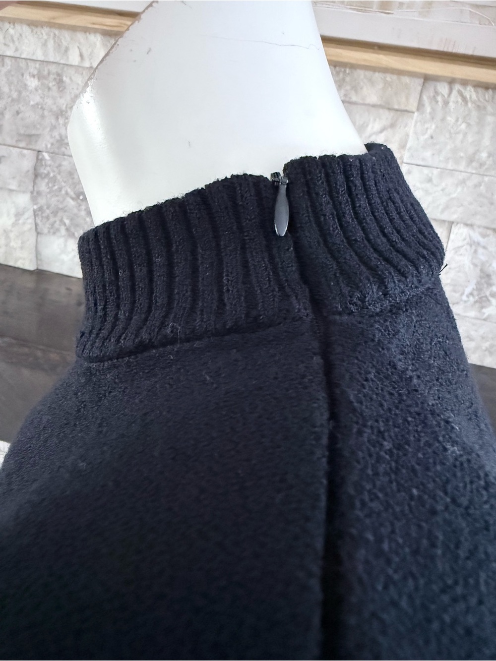 St. John Collection Black Gold Embellished Mock Neck Sweater S - Picture 4 of 8